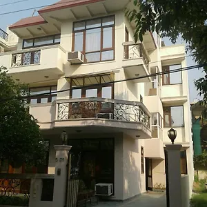 pamposh-guest-house-gurgaon.top-gurgaonhotels.com/